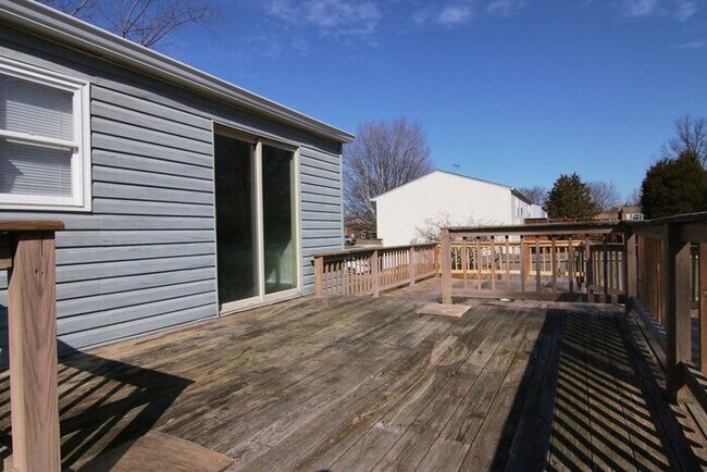 Building Photo - Nicely Updated Home