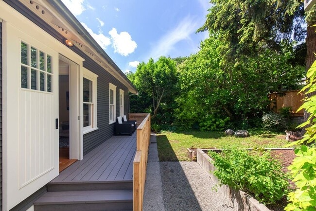 Building Photo - Beacon Hill Home