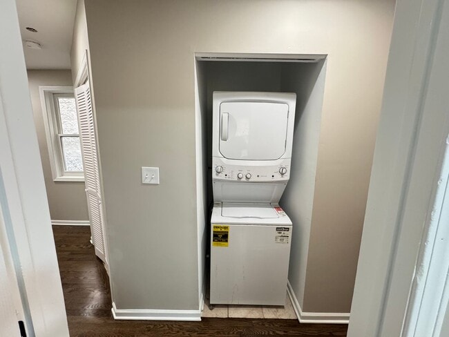 Building Photo - 5438 S Indiana Ave