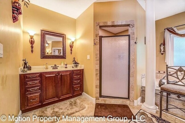 Building Photo - 682 E Mourning Dove Ct