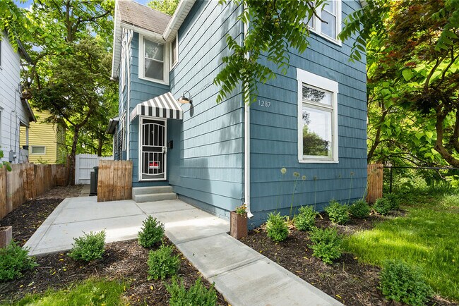 Building Photo - 1287 Mooberry St