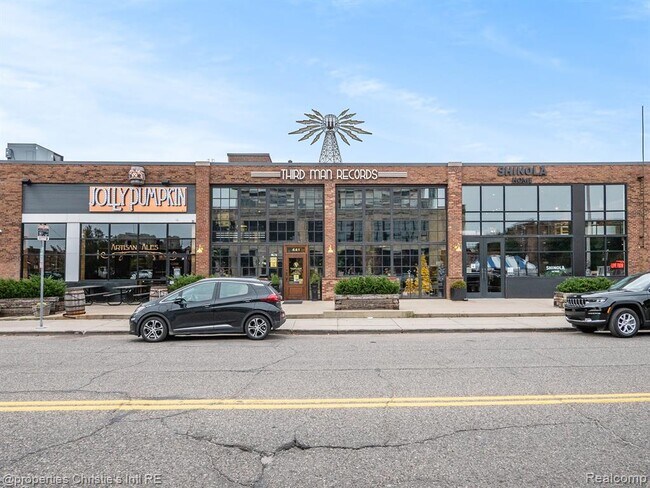 Building Photo - 701 W Canfield St