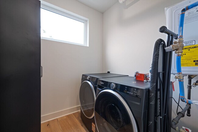 Building Photo - 1117 3rd Ave S