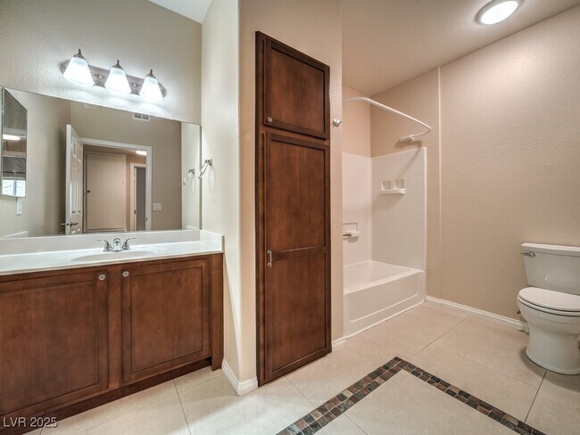 Building Photo - 2291 W Horizon Ridge Pkwy