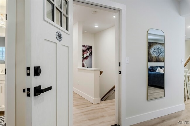 Building Photo - 1104 Main St