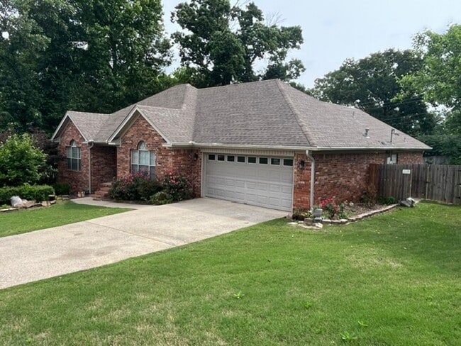 Building Photo - Beautiful 4 Bedroom 2 and a Half Bathroom in the Heart of Sherwood, AR