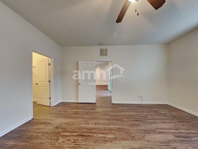 Building Photo - 4878 St James Ln