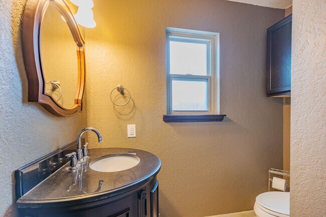 Building Photo - Beautiful Home Near Foothills Park With Gr...