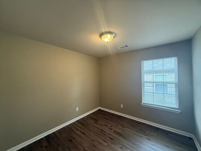 Building Photo - 113 Butterfield Crossing