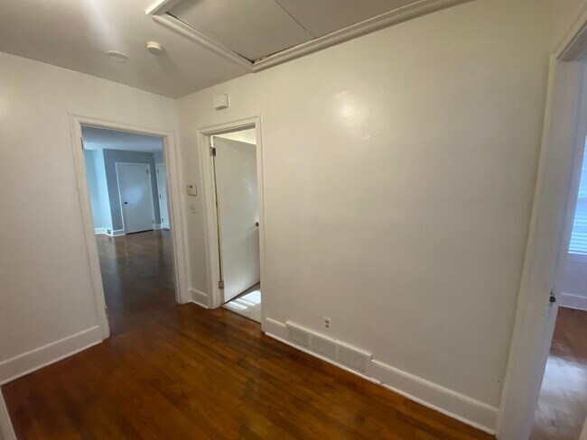 Building Photo - 313 Myles Ave
