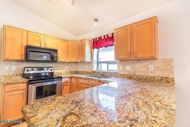 Building Photo - SPACIOUS SWEET HOME