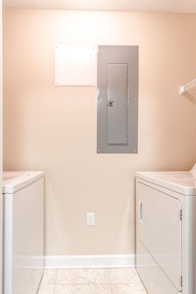 Building Photo - The Residences at Cypress Preserve Luxury 2B/2B Apartment in FWB in Pristine Nature Setting!