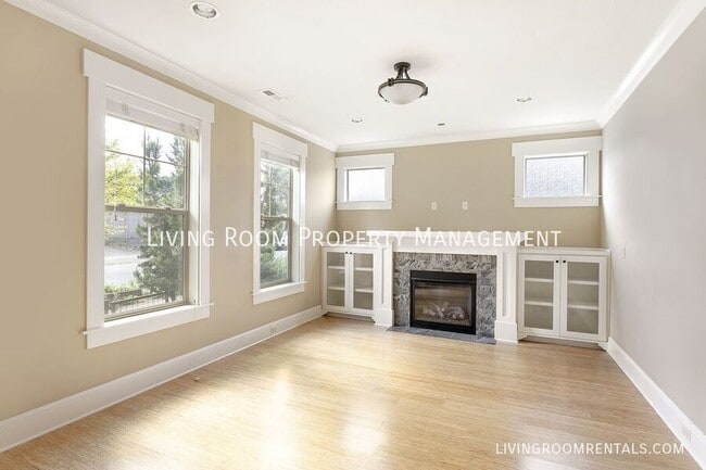 Building Photo - 2635 NE Sumner St