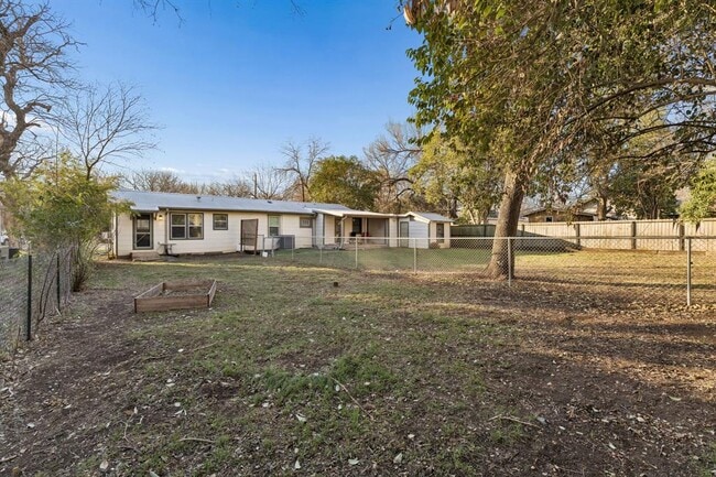 Building Photo - 1018 Mead St