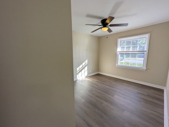 Building Photo - Live in Bliss - 3 Bed, 1 Bath