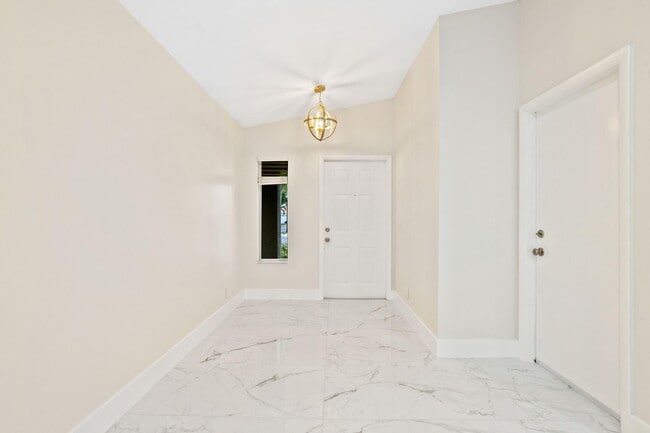 Building Photo - 4498 Dogwood Cir