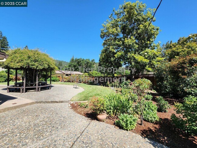 Building Photo - 171 Via Bonita