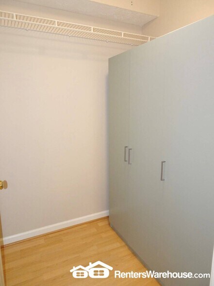 Building Photo - 7906 Valley Manor Rd