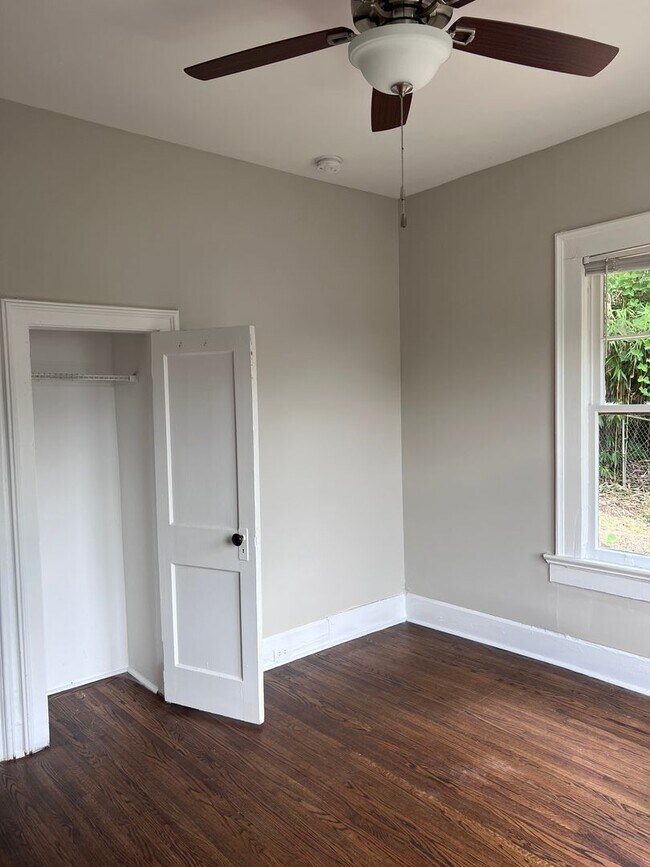 Building Photo - 3 Bedroom / 2 Bathroom House in Glen Iris