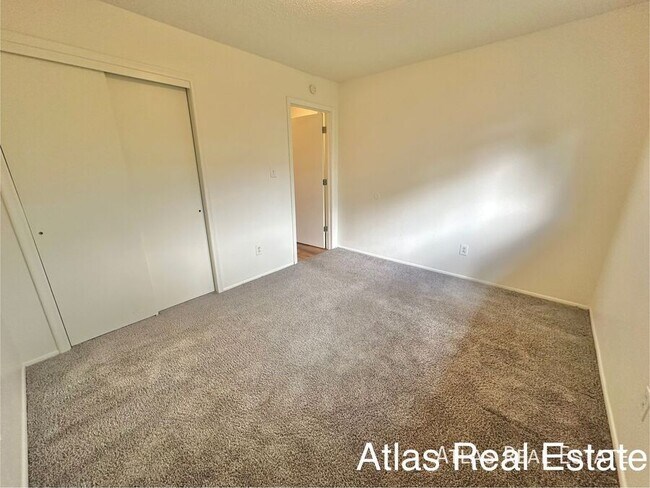 Building Photo - 303 University Dr