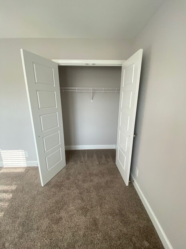 Building Photo - 1/2 off 1st months rent