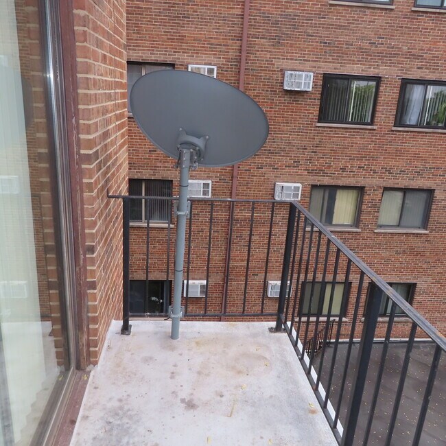 Building Photo - 2325 N Neva Ave