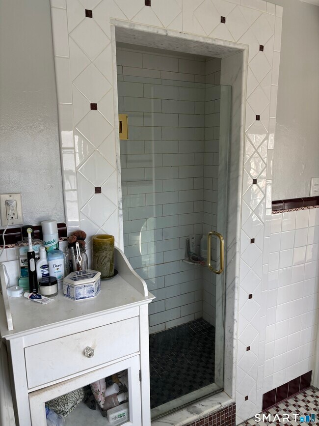 Building Photo - 150 Thames St