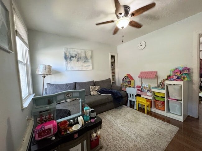 Building Photo - Stunning 2-Bedroom Townhome in West Cheste...