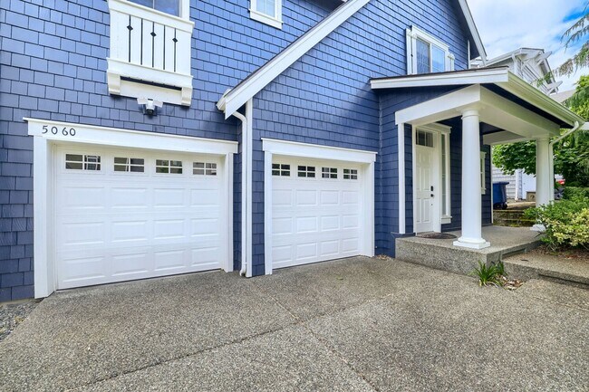 Building Photo - 5bd/3.5ba Bellevue Hoome
