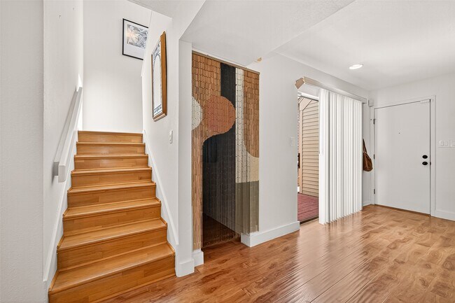 Building Photo - 1422 Chardonnay Dr