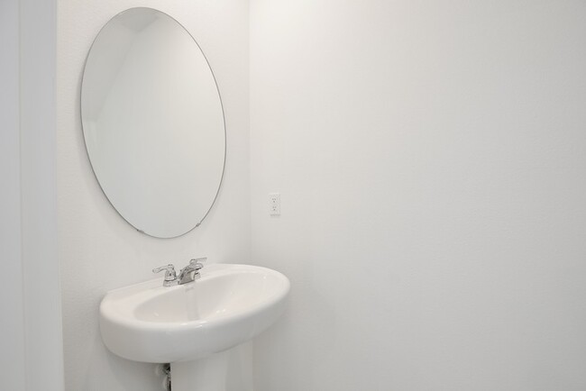 Building Photo - Brand New 3/2.5 Modern Townhome with 1 Car...