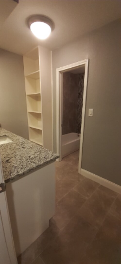 Building Photo - 2202 Greenbriar Ct