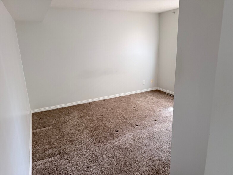 Building Photo - 1486 S 700 E