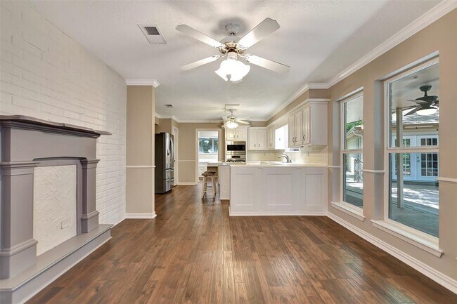 Building Photo - 75 Wood Hollow Dr