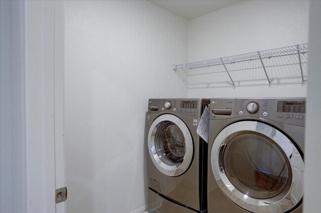 Building Photo - 9153 Foster Ln