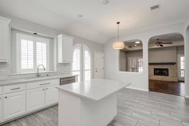 Building Photo - 2916 Alsatia Dr