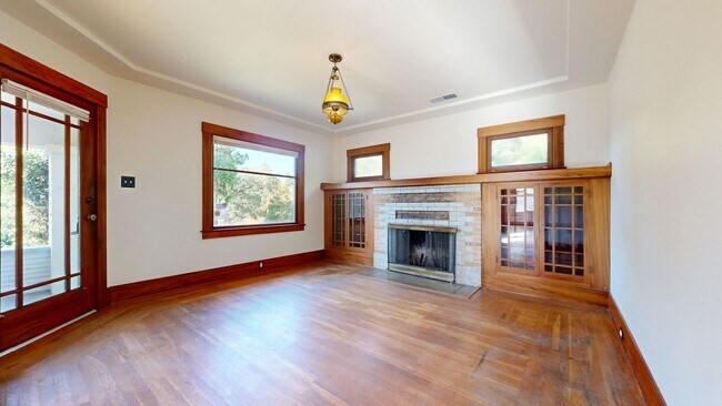Building Photo - Bright Country Three Bedroom One Bathroom ...