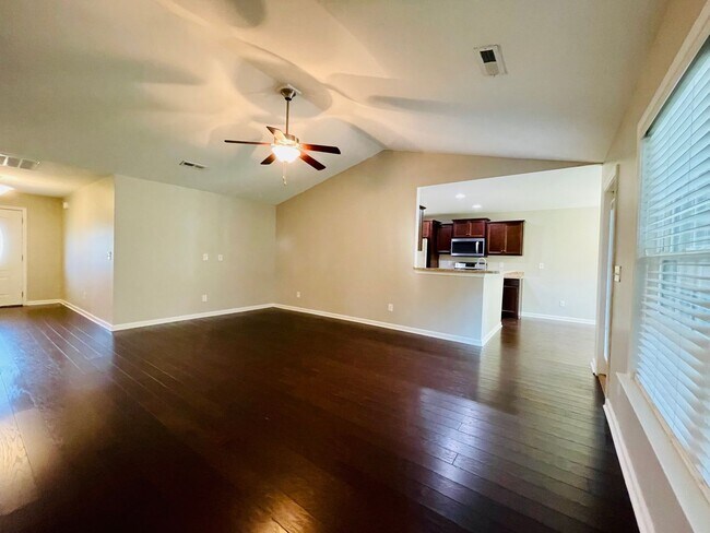 Building Photo - BEAUTIFUL 3 BR/2BA with 2 car garage. Private back yard space! Conway location!