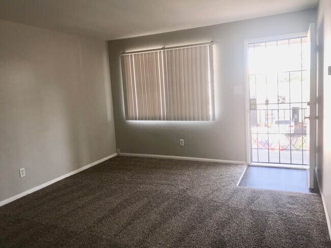 Building Photo - 4325-4331 Louisiana St