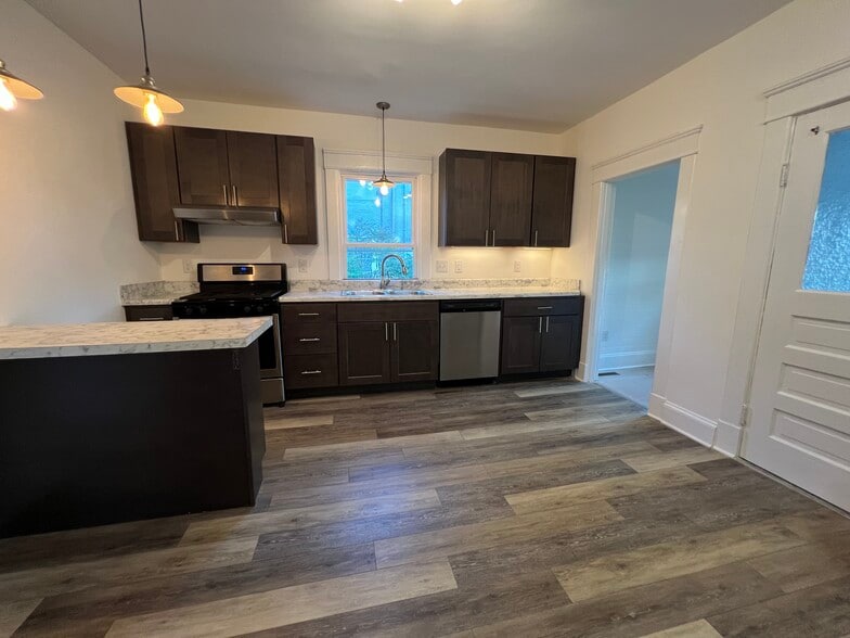Kitchen - 704 Blenheim Ave