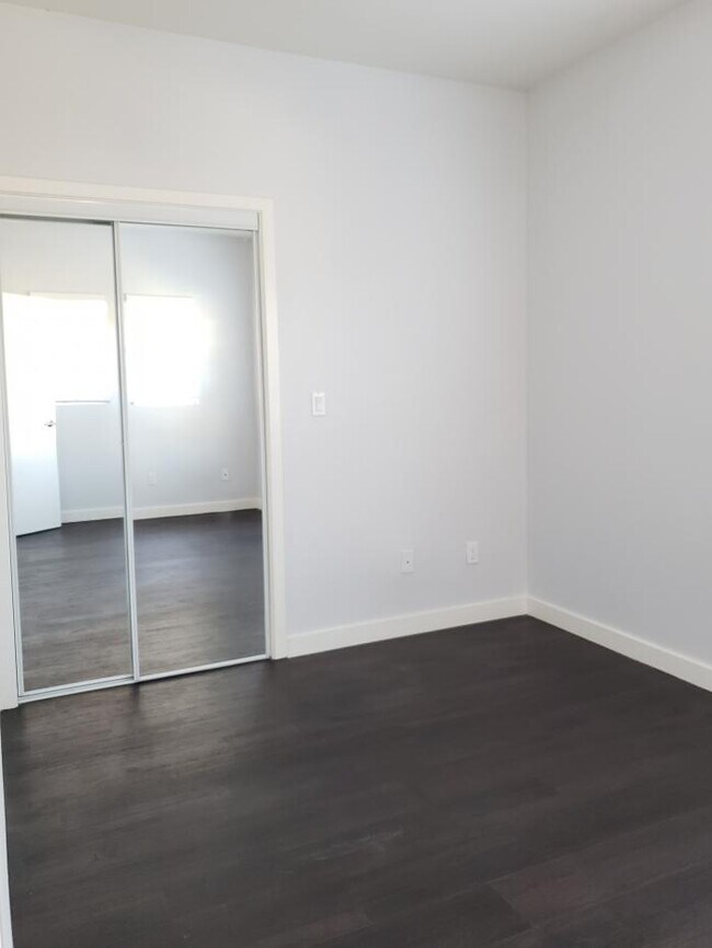 Building Photo - 2 bedroom in Oakland CA 94609