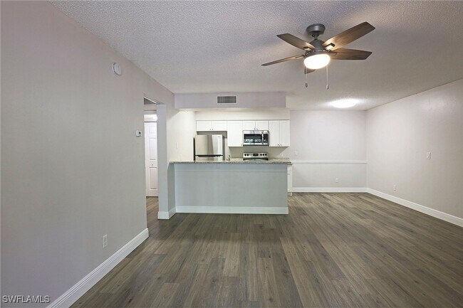 Building Photo - 5305 Summerlin Rd