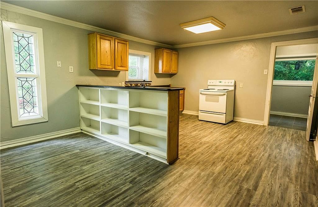 Kitchen &amp; Dining - 109 E 3rd St