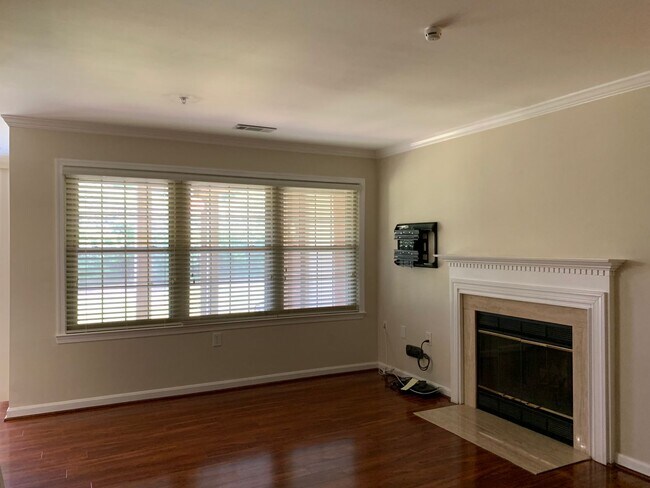 Building Photo - 800 Amber Tree Ct