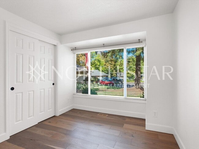 Building Photo - Stylishly Updated Ranch in Bryant Woods