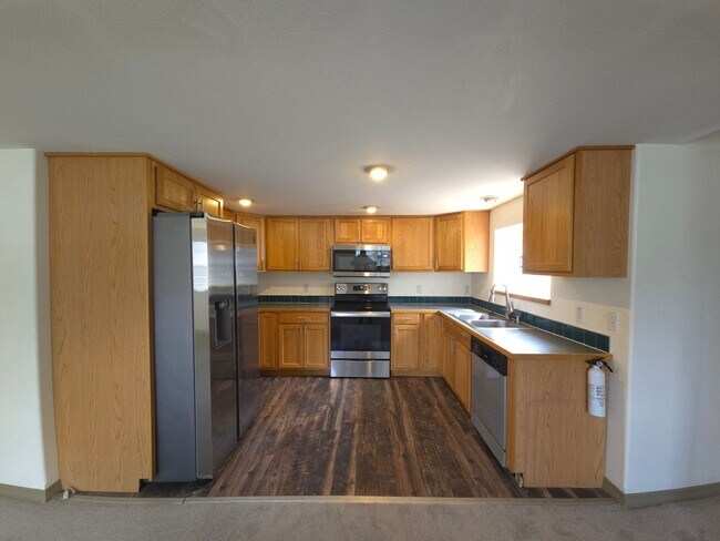 Building Photo - 412 Riverside Ave W