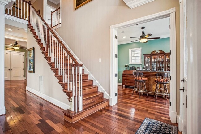 Building Photo - Stunning and Spacious Single Family Home S...