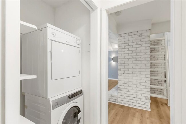 Building Photo - 264 Jones Dr