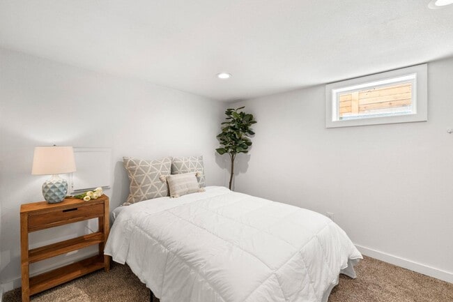 Building Photo - 6123 NE 25th Ave