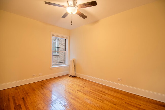 Building Photo - 7648 N Greenview Ave